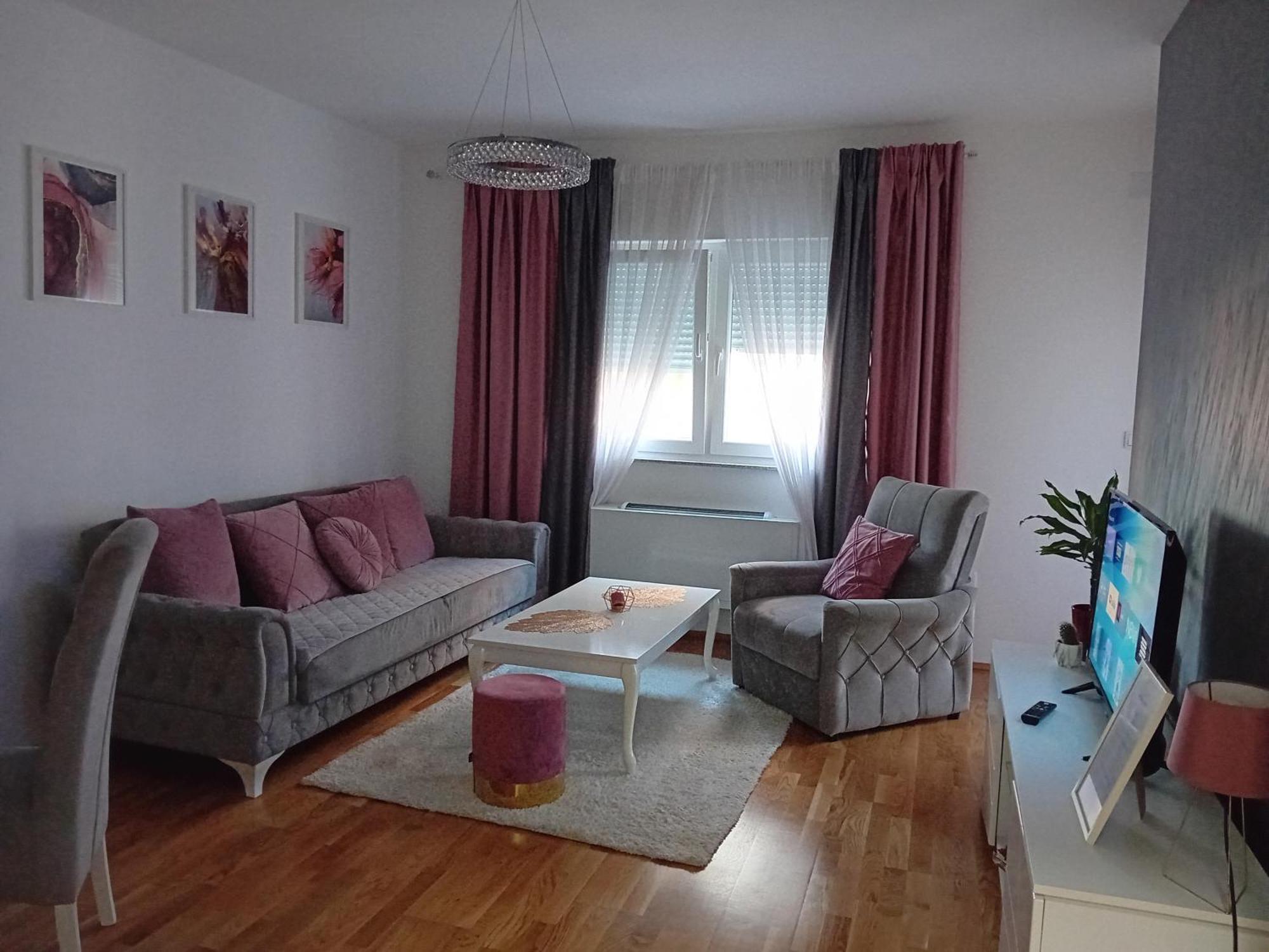 Skyline Apartment Bijeljina Buitenkant foto